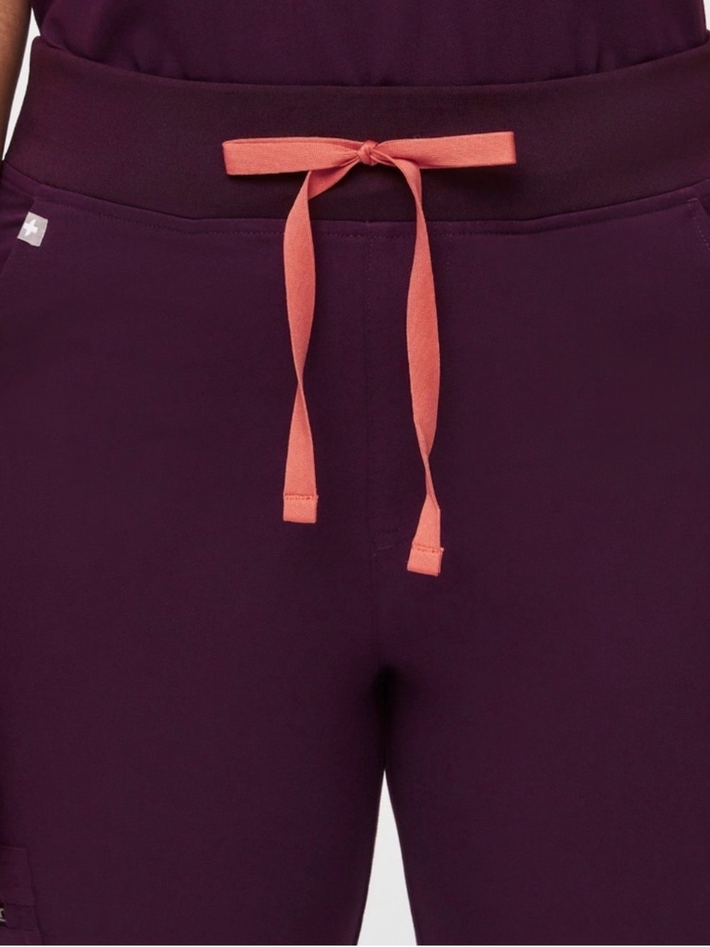 LIKE NEW Figs Deep Purple Scrub Set - Picture 4 of 8